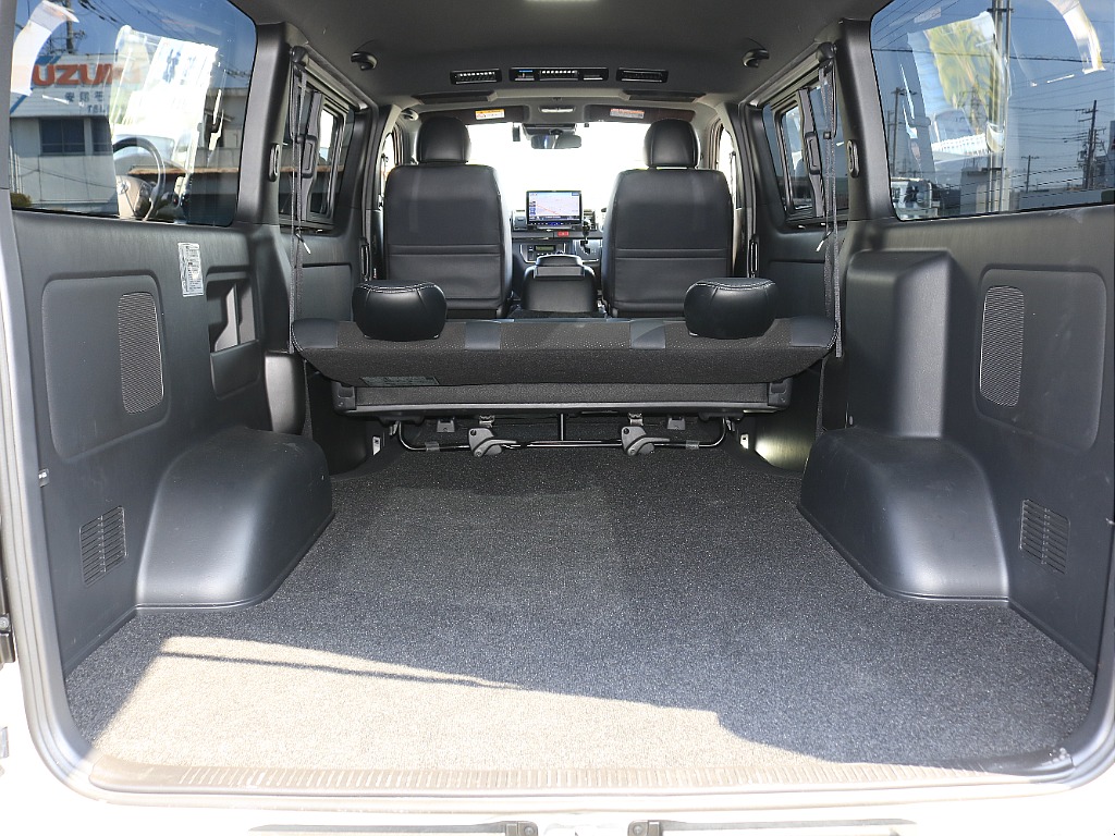 内外装、足回り、ナビと欲しい装備をパッケージングでコンプリートカスタム★もちろん追加カスタムもお任せください！どんなカスタムもお任せください！お客様のニーズに合わせたご提案をさせていただきます！