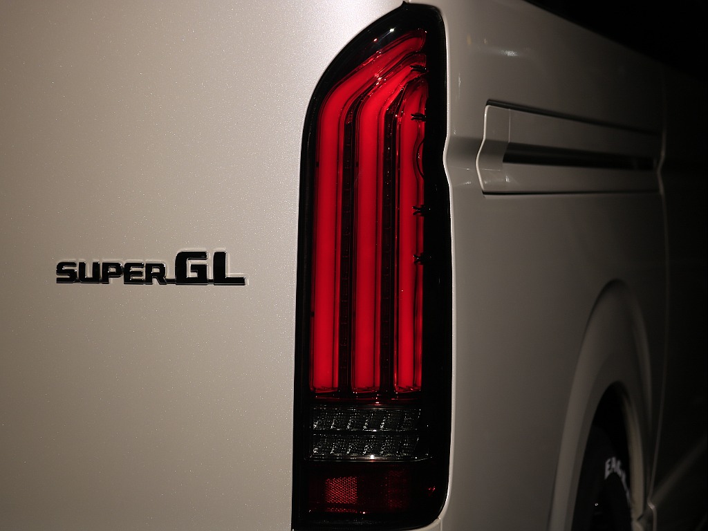 内外装、足回り、ナビと欲しい装備をパッケージングでコンプリートカスタム★もちろん追加カスタムもお任せください！どんなカスタムもお任せください！お客様のニーズに合わせたご提案をさせていただきます！