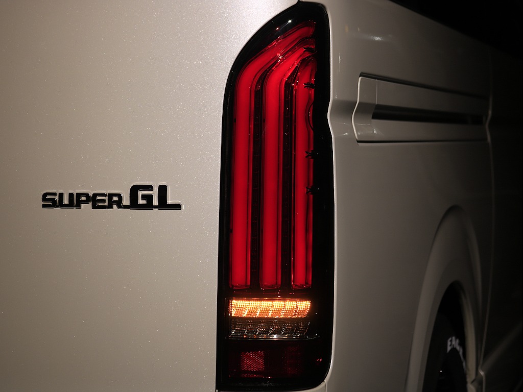 内外装、足回り、ナビと欲しい装備をパッケージングでコンプリートカスタム★もちろん追加カスタムもお任せください！どんなカスタムもお任せください！お客様のニーズに合わせたご提案をさせていただきます！