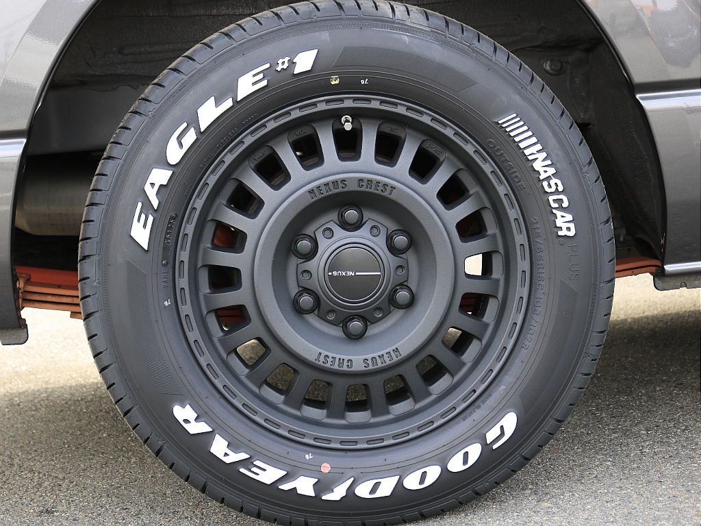 定番のナスカータイヤを装着