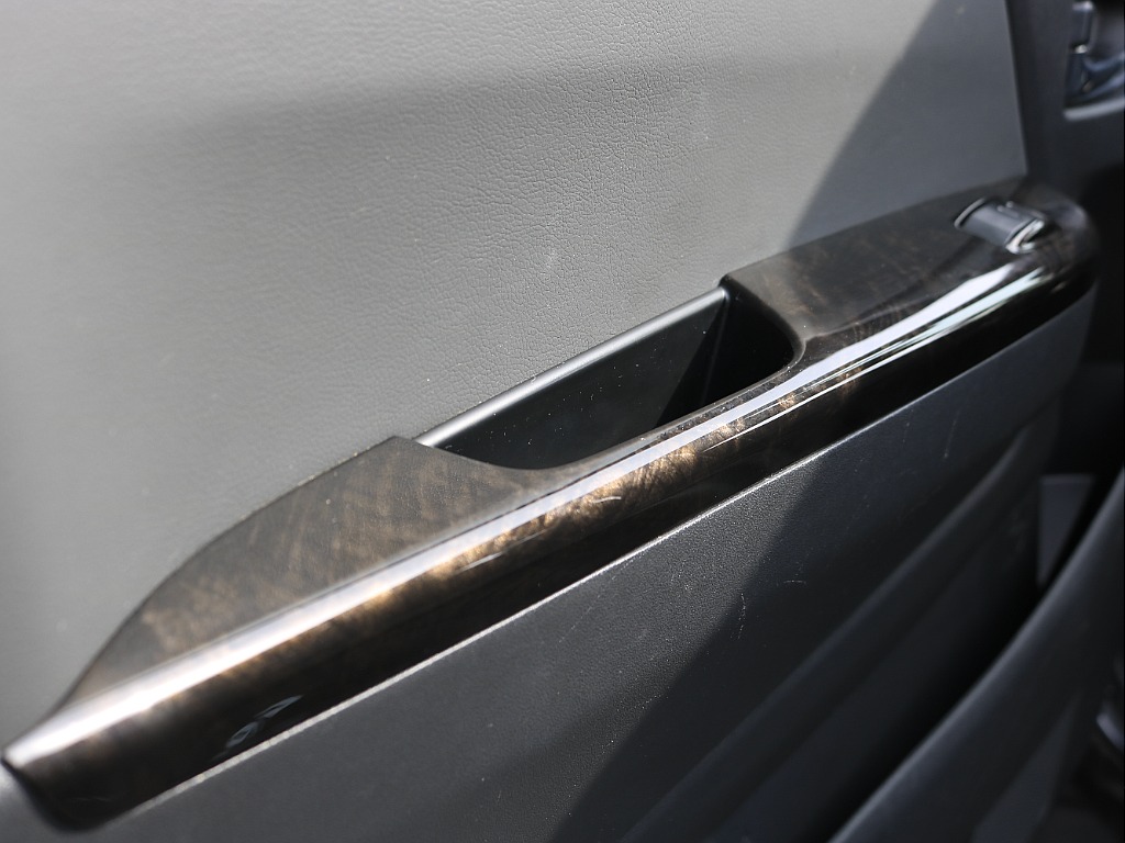 内外装、足回り、ナビと欲しい装備をパッケージングでコンプリートカスタム★もちろん追加カスタムもお任せください！どんなカスタムもお任せください！お客様のニーズに合わせたご提案をさせていただきます！