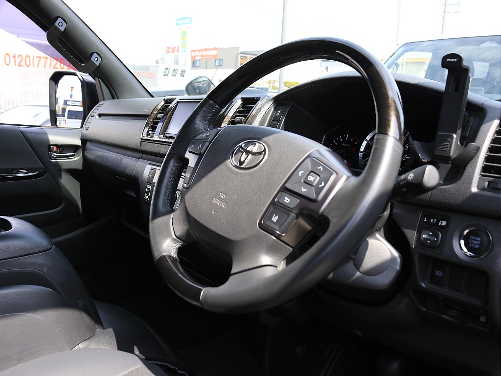 内外装、足回り、ナビと欲しい装備をパッケージングでコンプリートカスタム★もちろん追加カスタムもお任せください！どんなカスタムもお任せください！お客様のニーズに合わせたご提案をさせていただきます！