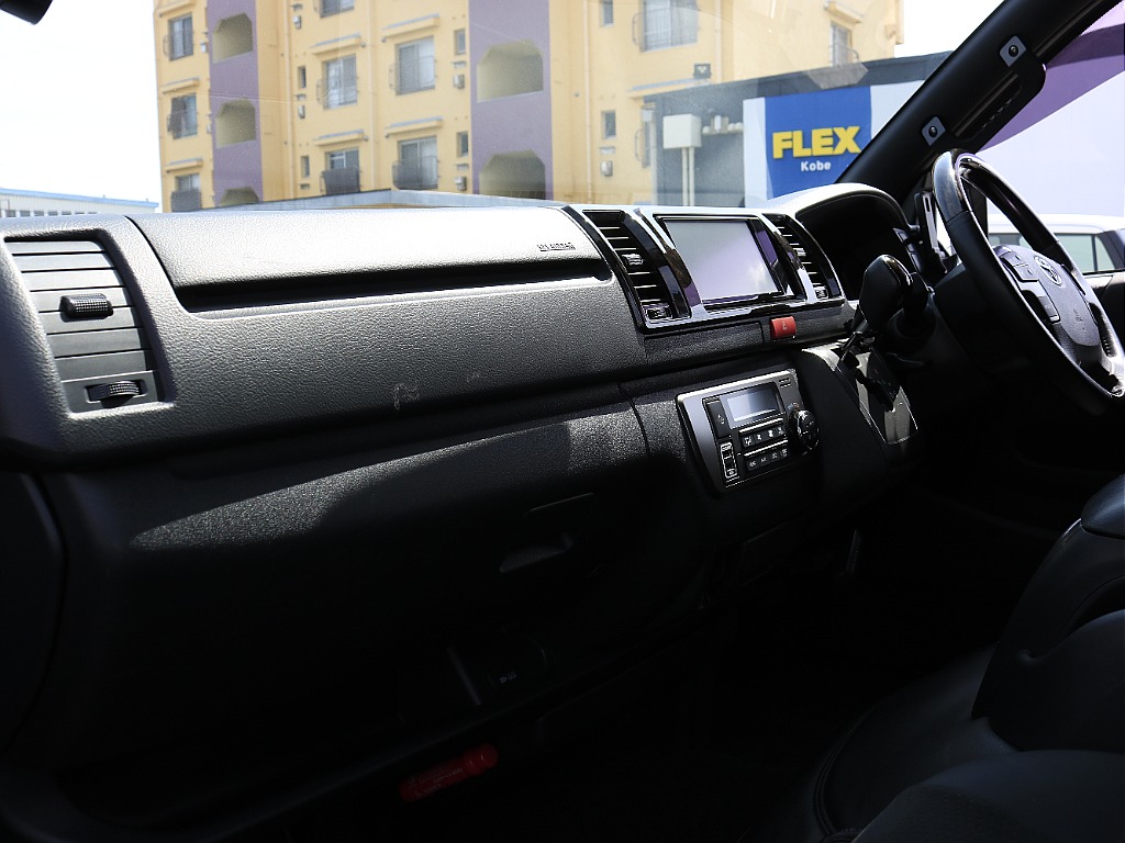 内外装、足回り、ナビと欲しい装備をパッケージングでコンプリートカスタム★もちろん追加カスタムもお任せください！どんなカスタムもお任せください！お客様のニーズに合わせたご提案をさせていただきます！