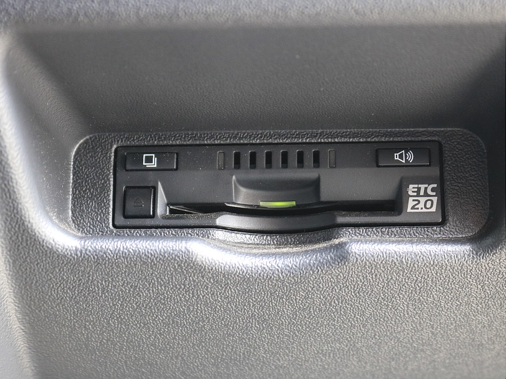 内外装、足回り、ナビと欲しい装備をパッケージングでコンプリートカスタム★もちろん追加カスタムもお任せください！どんなカスタムもお任せください！お客様のニーズに合わせたご提案をさせていただきます！