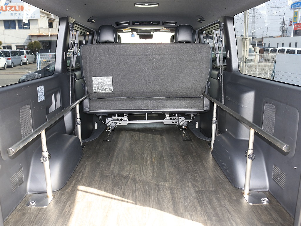 内外装、足回り、ナビと欲しい装備をパッケージングでコンプリートカスタム★もちろん追加カスタムもお任せください！どんなカスタムもお任せください！お客様のニーズに合わせたご提案をさせていただきます！