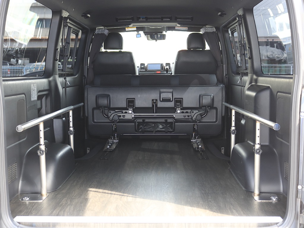 内外装、足回り、ナビと欲しい装備をパッケージングでコンプリートカスタム★もちろん追加カスタムもお任せください！どんなカスタムもお任せください！お客様のニーズに合わせたご提案をさせていただきます！