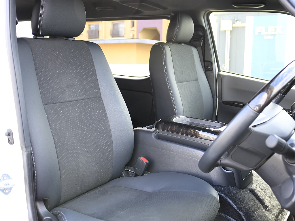 内外装、足回り、ナビと欲しい装備をパッケージングでコンプリートカスタム★もちろん追加カスタムもお任せください！どんなカスタムもお任せください！お客様のニーズに合わせたご提案をさせていただきます！