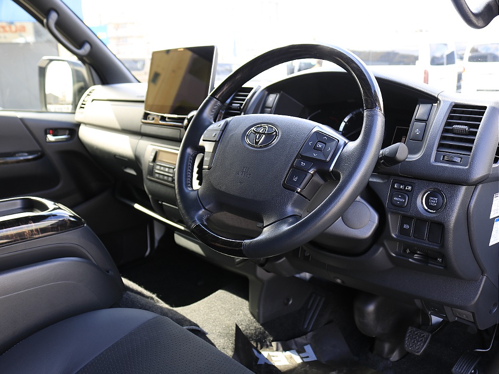 内外装、足回り、ナビと欲しい装備をパッケージングでコンプリートカスタム★もちろん追加カスタムもお任せください！どんなカスタムもお任せください！お客様のニーズに合わせたご提案をさせていただきます！