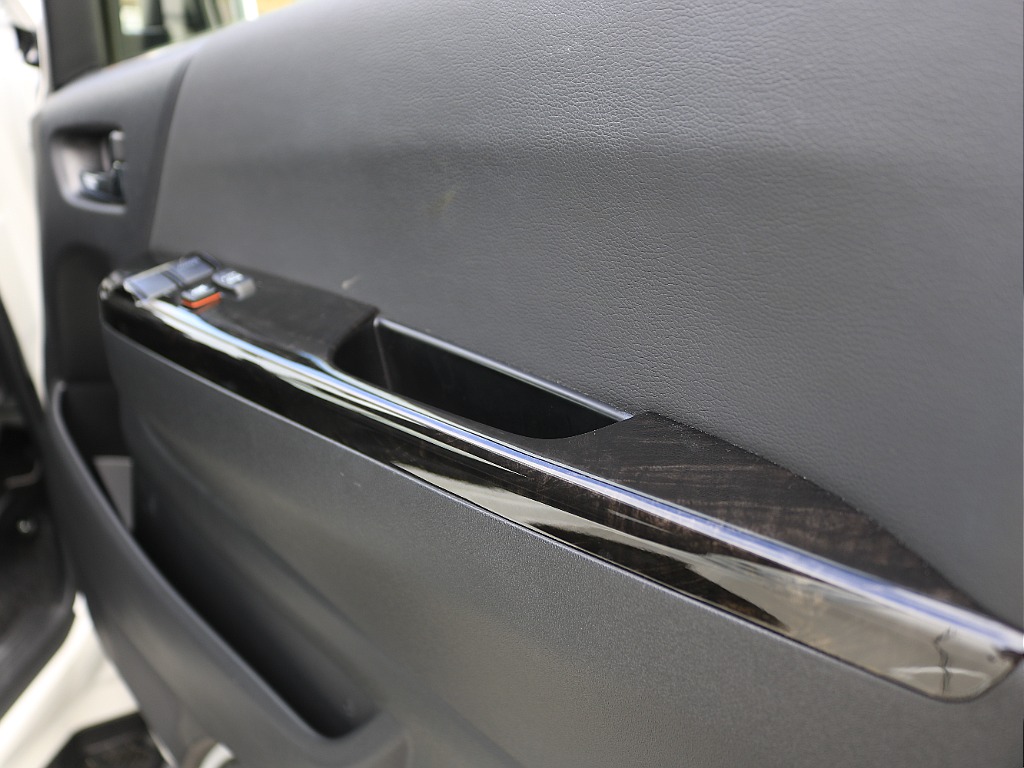 内外装、足回り、ナビと欲しい装備をパッケージングでコンプリートカスタム★もちろん追加カスタムもお任せください！どんなカスタムもお任せください！お客様のニーズに合わせたご提案をさせていただきます！