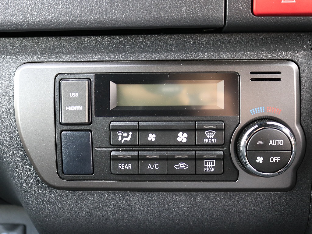 内外装、足回り、ナビと欲しい装備をパッケージングでコンプリートカスタム★もちろん追加カスタムもお任せください！どんなカスタムもお任せください！お客様のニーズに合わせたご提案をさせていただきます！