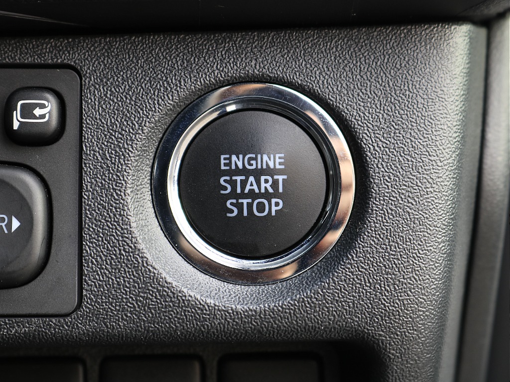 内外装、足回り、ナビと欲しい装備をパッケージングでコンプリートカスタム★もちろん追加カスタムもお任せください！どんなカスタムもお任せください！お客様のニーズに合わせたご提案をさせていただきます！