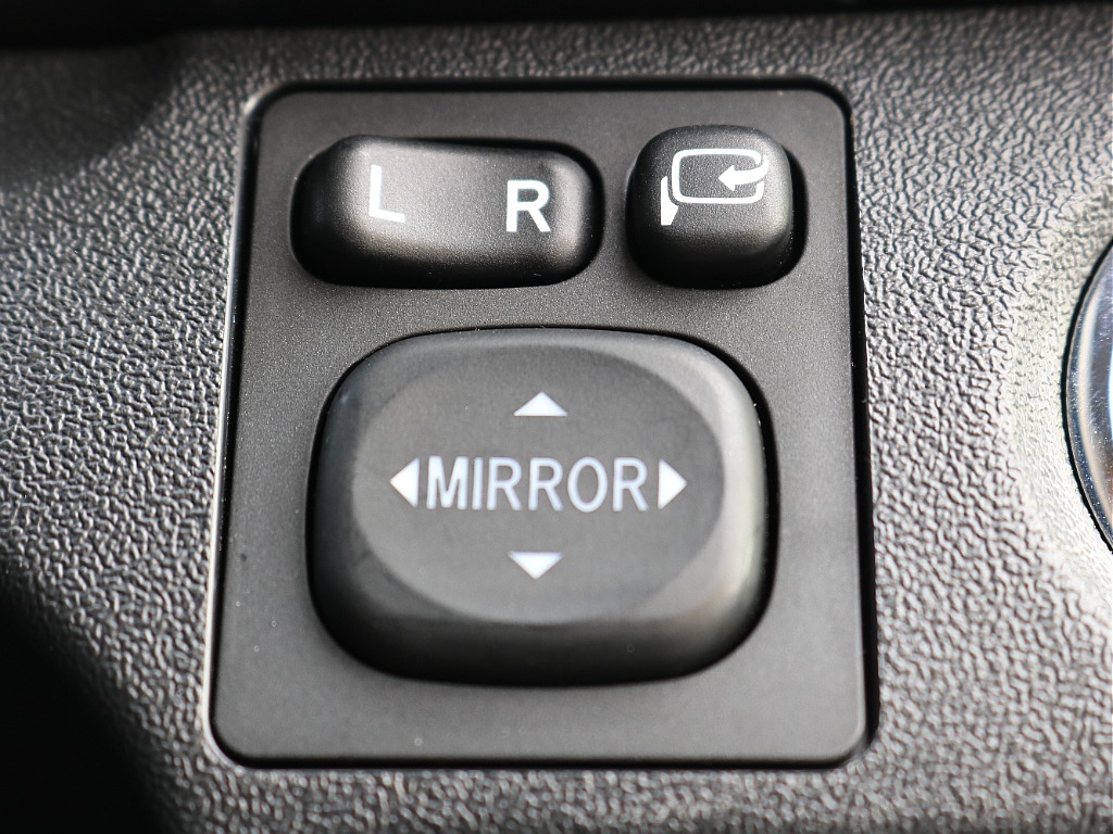 内外装、足回り、ナビと欲しい装備をパッケージングでコンプリートカスタム★もちろん追加カスタムもお任せください！どんなカスタムもお任せください！お客様のニーズに合わせたご提案をさせていただきます！