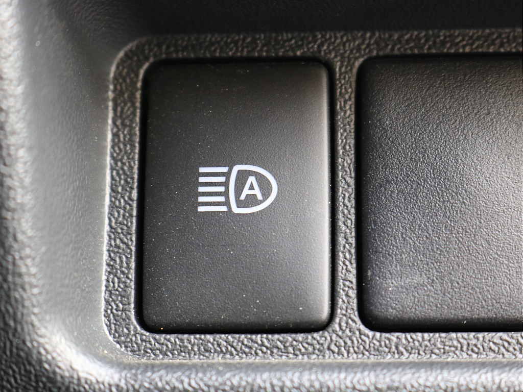 内外装、足回り、ナビと欲しい装備をパッケージングでコンプリートカスタム★もちろん追加カスタムもお任せください！どんなカスタムもお任せください！お客様のニーズに合わせたご提案をさせていただきます！