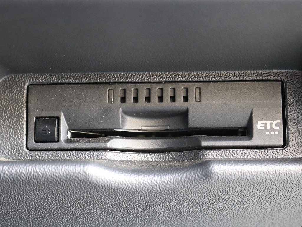 内外装、足回り、ナビと欲しい装備をパッケージングでコンプリートカスタム★もちろん追加カスタムもお任せください！どんなカスタムもお任せください！お客様のニーズに合わせたご提案をさせていただきます！