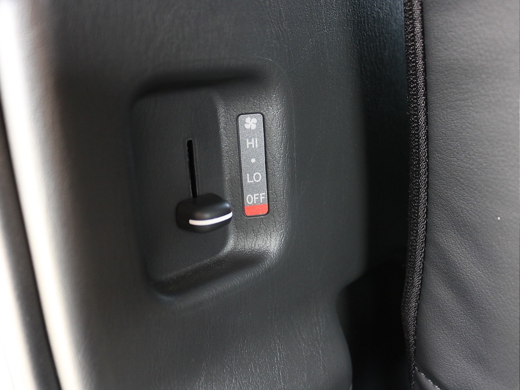 内外装、足回り、ナビと欲しい装備をパッケージングでコンプリートカスタム★もちろん追加カスタムもお任せください！どんなカスタムもお任せください！お客様のニーズに合わせたご提案をさせていただきます！