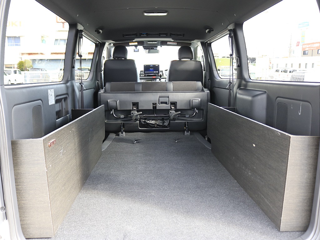 内外装、足回り、ナビと欲しい装備をパッケージングでコンプリートカスタム★もちろん追加カスタムもお任せください！どんなカスタムもお任せください！お客様のニーズに合わせたご提案をさせていただきます！