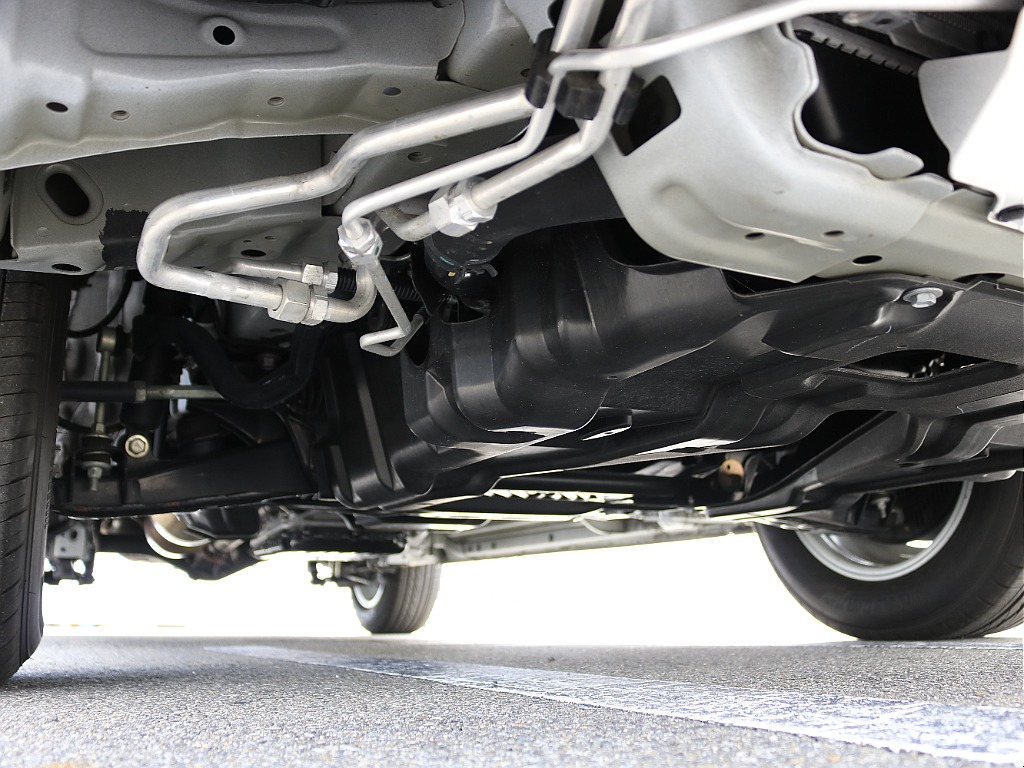 内外装、足回り、ナビと欲しい装備をパッケージングでコンプリートカスタム★もちろん追加カスタムもお任せください！どんなカスタムもお任せください！お客様のニーズに合わせたご提案をさせていただきます！