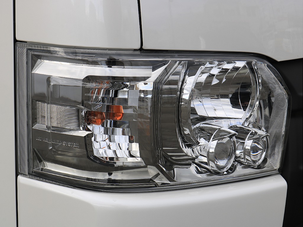 内外装、足回り、ナビと欲しい装備をパッケージングでコンプリートカスタム★もちろん追加カスタムもお任せください！どんなカスタムもお任せください！お客様のニーズに合わせたご提案をさせていただきます！