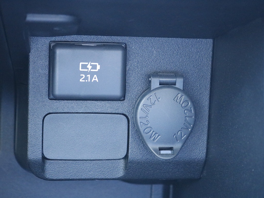 内外装、足回り、ナビと欲しい装備をパッケージングでコンプリートカスタム★もちろん追加カスタムもお任せください！どんなカスタムもお任せください！お客様のニーズに合わせたご提案をさせていただきます！