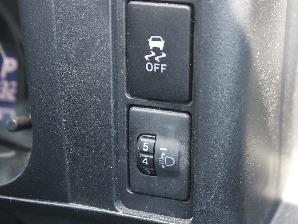 内外装、足回り、ナビと欲しい装備をパッケージングでコンプリートカスタム★もちろん追加カスタムもお任せください！どんなカスタムもお任せください！お客様のニーズに合わせたご提案をさせていただきます！