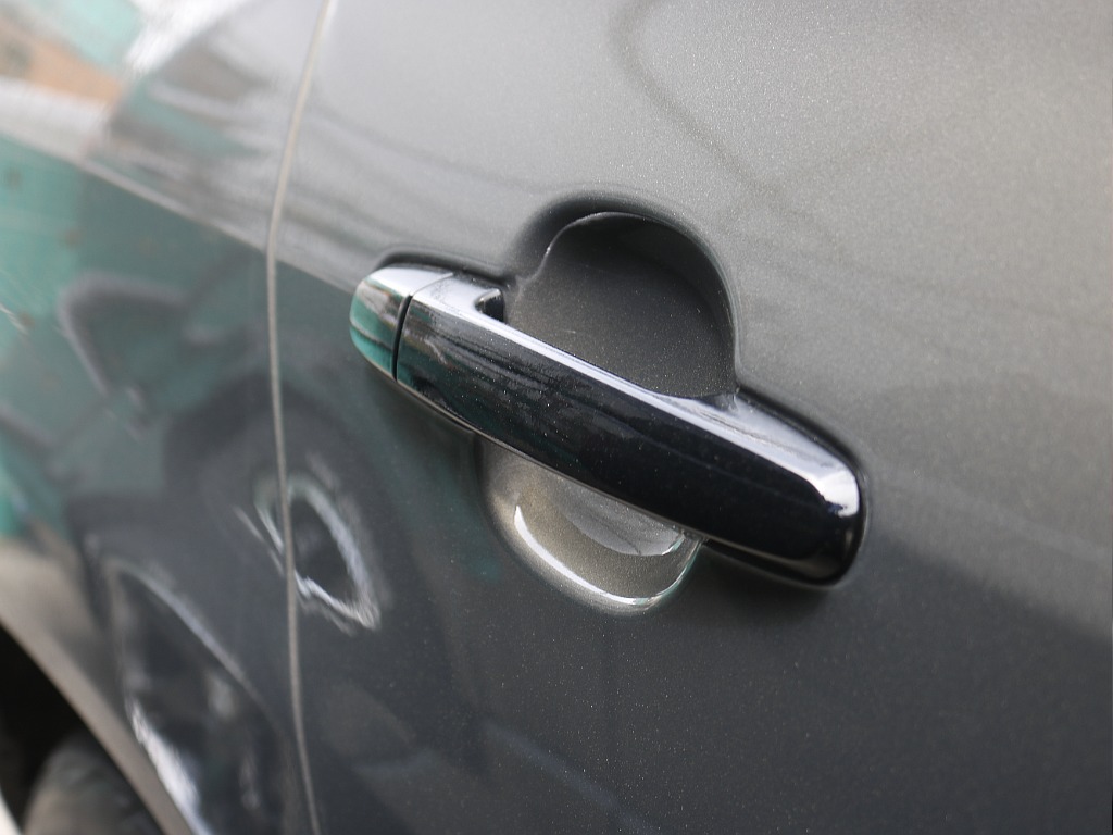 内外装、足回り、ナビと欲しい装備をパッケージングでコンプリートカスタム★もちろん追加カスタムもお任せください！どんなカスタムもお任せください！お客様のニーズに合わせたご提案をさせていただきます！