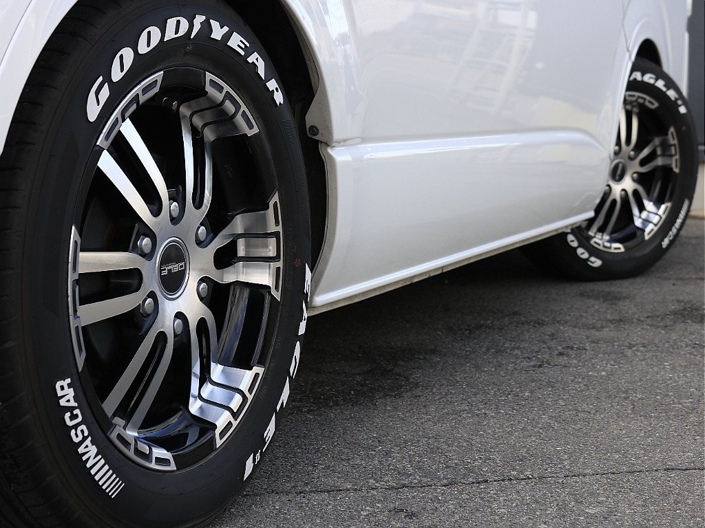 定番のナスカータイヤを装着