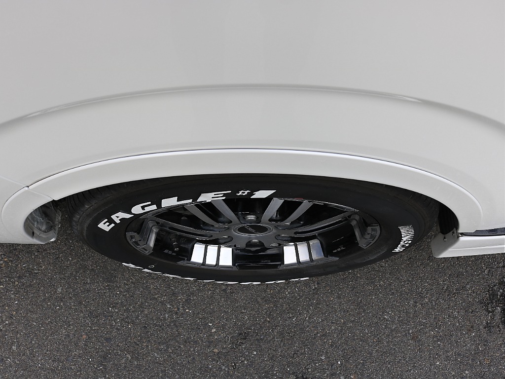 オリジナルオーバーフェンダー装着で車検対応