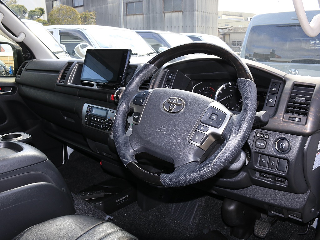 内外装、足回り、ナビと欲しい装備をパッケージングでコンプリートカスタム★もちろん追加カスタムもお任せください！どんなカスタムもお任せください！お客様のニーズに合わせたご提案をさせていただきます！