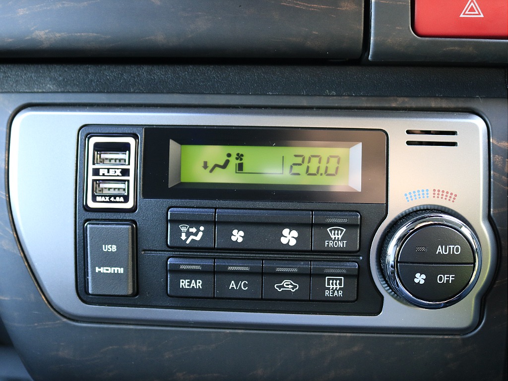 内外装、足回り、ナビと欲しい装備をパッケージングでコンプリートカスタム★もちろん追加カスタムもお任せください！どんなカスタムもお任せください！お客様のニーズに合わせたご提案をさせていただきます！