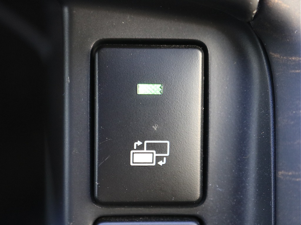 内外装、足回り、ナビと欲しい装備をパッケージングでコンプリートカスタム★もちろん追加カスタムもお任せください！どんなカスタムもお任せください！お客様のニーズに合わせたご提案をさせていただきます！