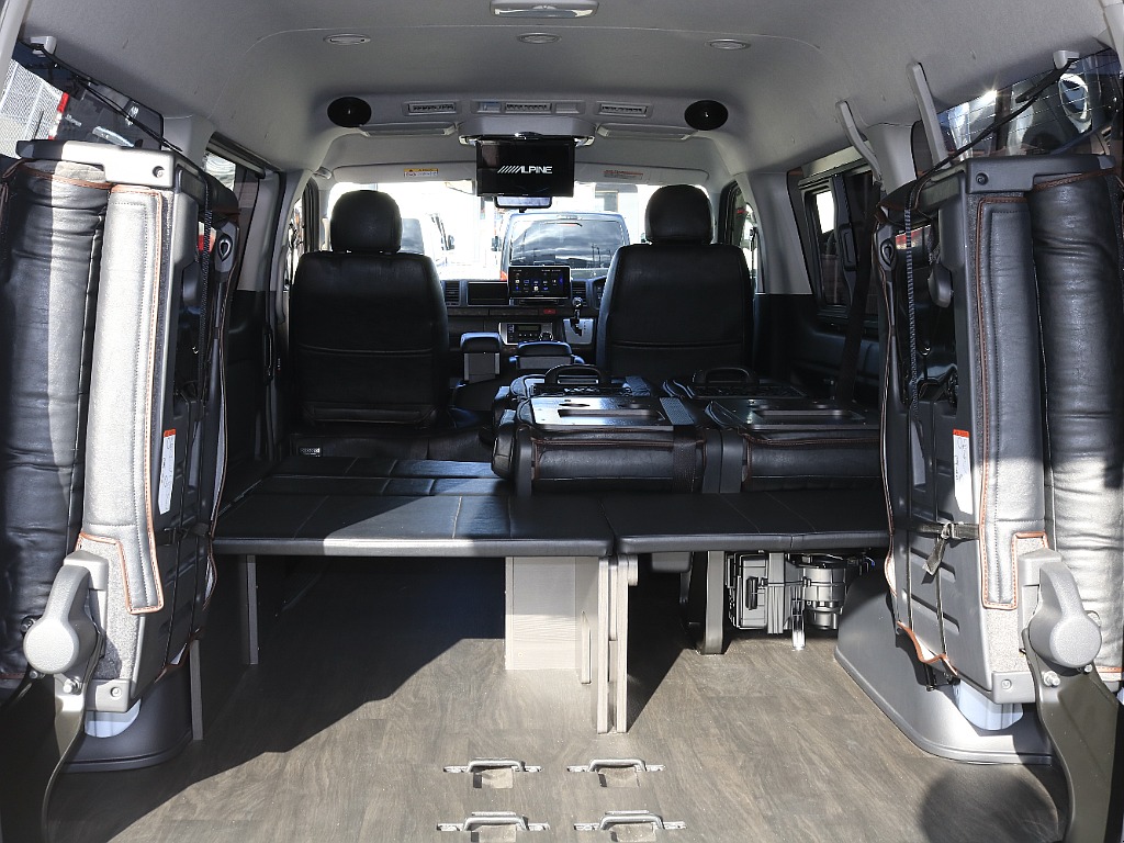 内外装、足回り、ナビと欲しい装備をパッケージングでコンプリートカスタム★もちろん追加カスタムもお任せください！どんなカスタムもお任せください！お客様のニーズに合わせたご提案をさせていただきます！