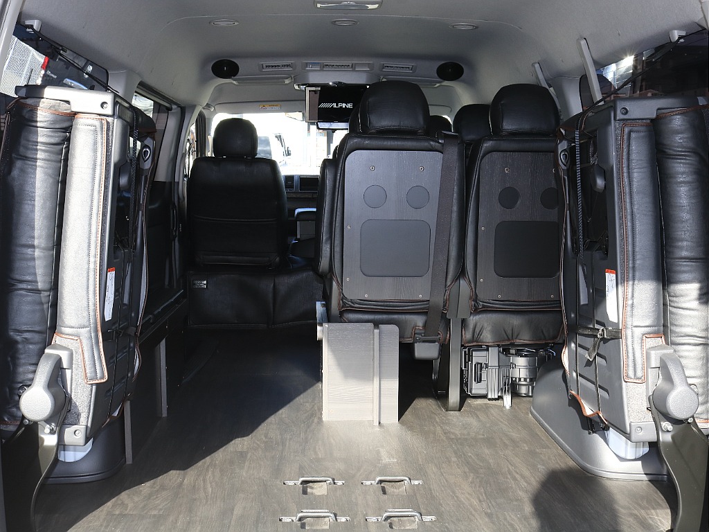 内外装、足回り、ナビと欲しい装備をパッケージングでコンプリートカスタム★もちろん追加カスタムもお任せください！どんなカスタムもお任せください！お客様のニーズに合わせたご提案をさせていただきます！