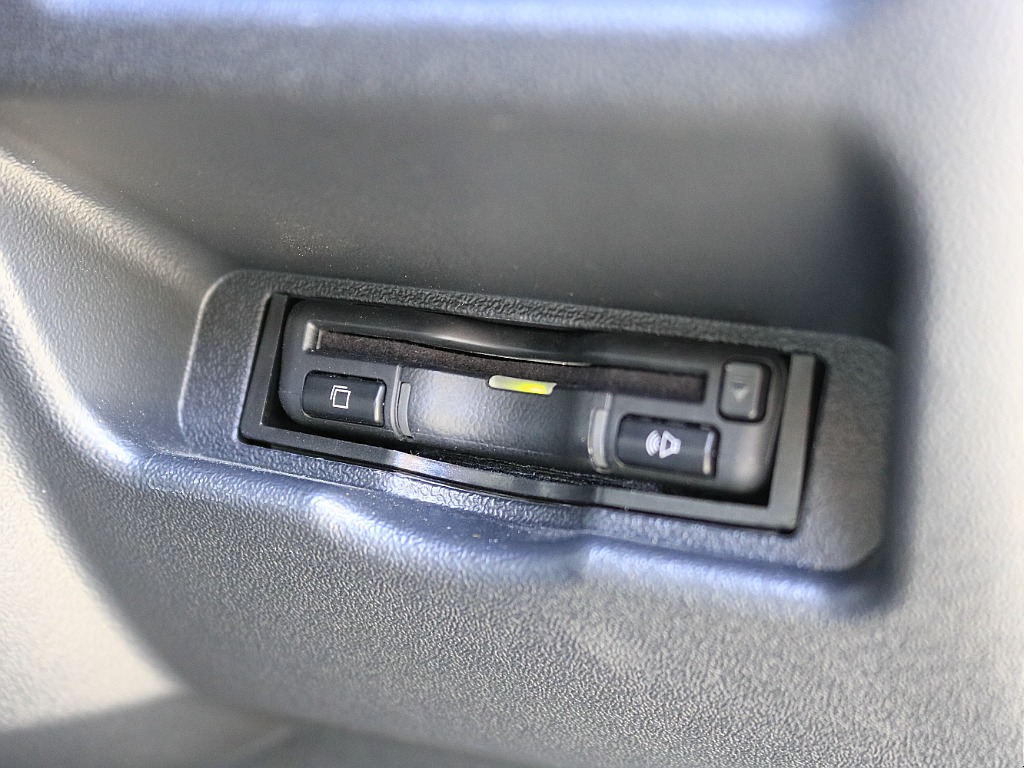 内外装、足回り、ナビと欲しい装備をパッケージングでコンプリートカスタム★もちろん追加カスタムもお任せください！どんなカスタムもお任せください！お客様のニーズに合わせたご提案をさせていただきます！