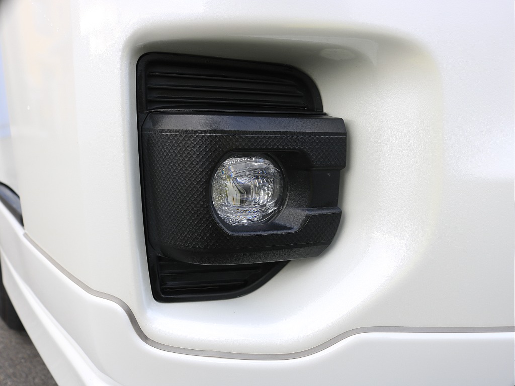 内外装、足回り、ナビと欲しい装備をパッケージングでコンプリートカスタム★もちろん追加カスタムもお任せください！どんなカスタムもお任せください！お客様のニーズに合わせたご提案をさせていただきます！