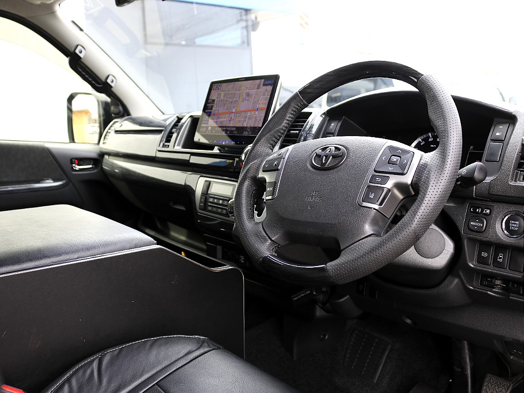 内外装、足回り、ナビと欲しい装備をパッケージングでコンプリートカスタム★もちろん追加カスタムもお任せください！どんなカスタムもお任せください！お客様のニーズに合わせたご提案をさせていただきます！