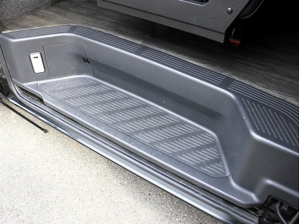 内外装、足回り、ナビと欲しい装備をパッケージングでコンプリートカスタム★もちろん追加カスタムもお任せください！どんなカスタムもお任せください！お客様のニーズに合わせたご提案をさせていただきます！