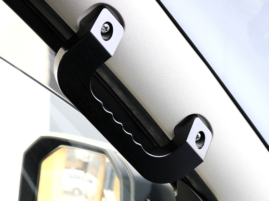 内外装、足回り、ナビと欲しい装備をパッケージングでコンプリートカスタム★もちろん追加カスタムもお任せください！どんなカスタムもお任せください！お客様のニーズに合わせたご提案をさせていただきます！