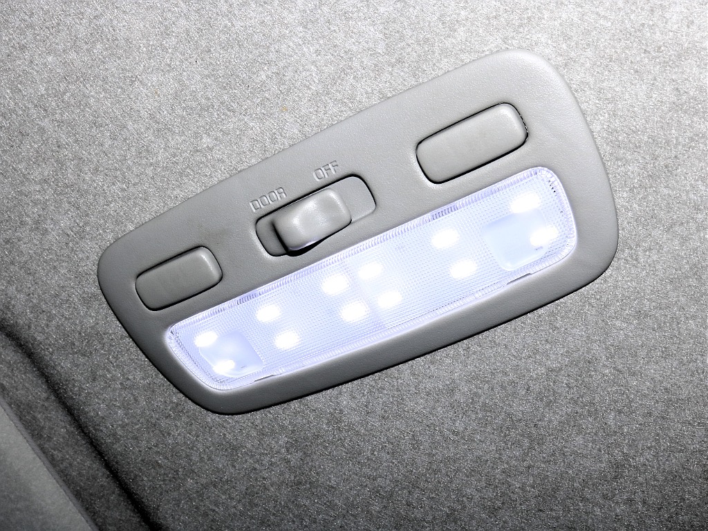 内外装、足回り、ナビと欲しい装備をパッケージングでコンプリートカスタム★もちろん追加カスタムもお任せください！どんなカスタムもお任せください！お客様のニーズに合わせたご提案をさせていただきます！