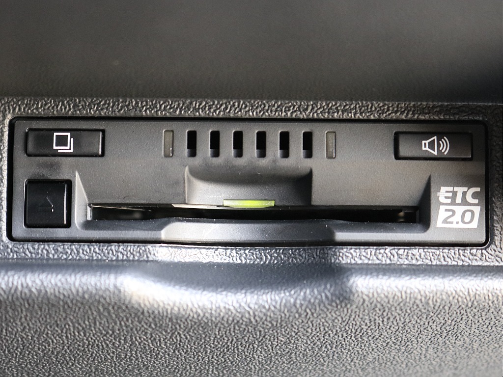 内外装、足回り、ナビと欲しい装備をパッケージングでコンプリートカスタム★もちろん追加カスタムもお任せください！どんなカスタムもお任せください！お客様のニーズに合わせたご提案をさせていただきます！