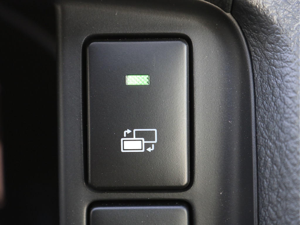 内外装、足回り、ナビと欲しい装備をパッケージングでコンプリートカスタム★もちろん追加カスタムもお任せください！どんなカスタムもお任せください！お客様のニーズに合わせたご提案をさせていただきます！