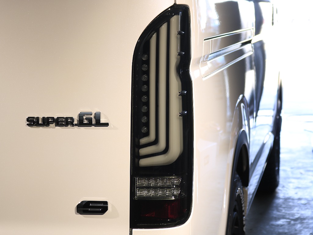 内外装、足回り、ナビと欲しい装備をパッケージングでコンプリートカスタム★もちろん追加カスタムもお任せください！どんなカスタムもお任せください！お客様のニーズに合わせたご提案をさせていただきます！