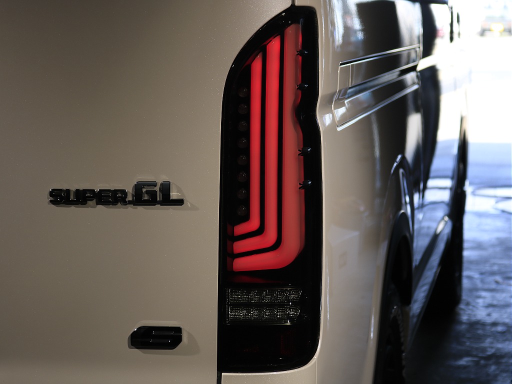 内外装、足回り、ナビと欲しい装備をパッケージングでコンプリートカスタム★もちろん追加カスタムもお任せください！どんなカスタムもお任せください！お客様のニーズに合わせたご提案をさせていただきます！