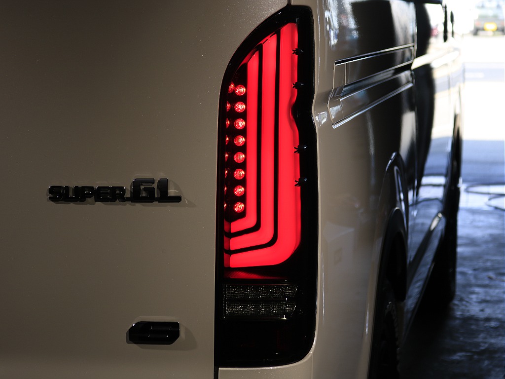 内外装、足回り、ナビと欲しい装備をパッケージングでコンプリートカスタム★もちろん追加カスタムもお任せください！どんなカスタムもお任せください！お客様のニーズに合わせたご提案をさせていただきます！