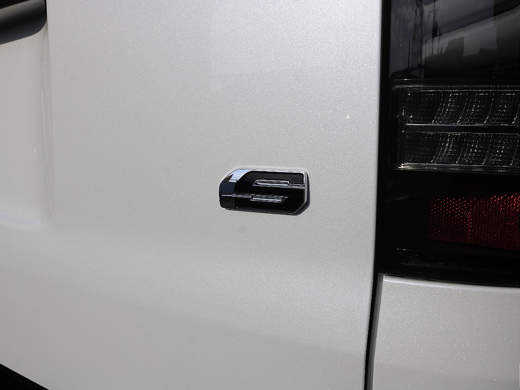 内外装、足回り、ナビと欲しい装備をパッケージングでコンプリートカスタム★もちろん追加カスタムもお任せください！どんなカスタムもお任せください！お客様のニーズに合わせたご提案をさせていただきます！