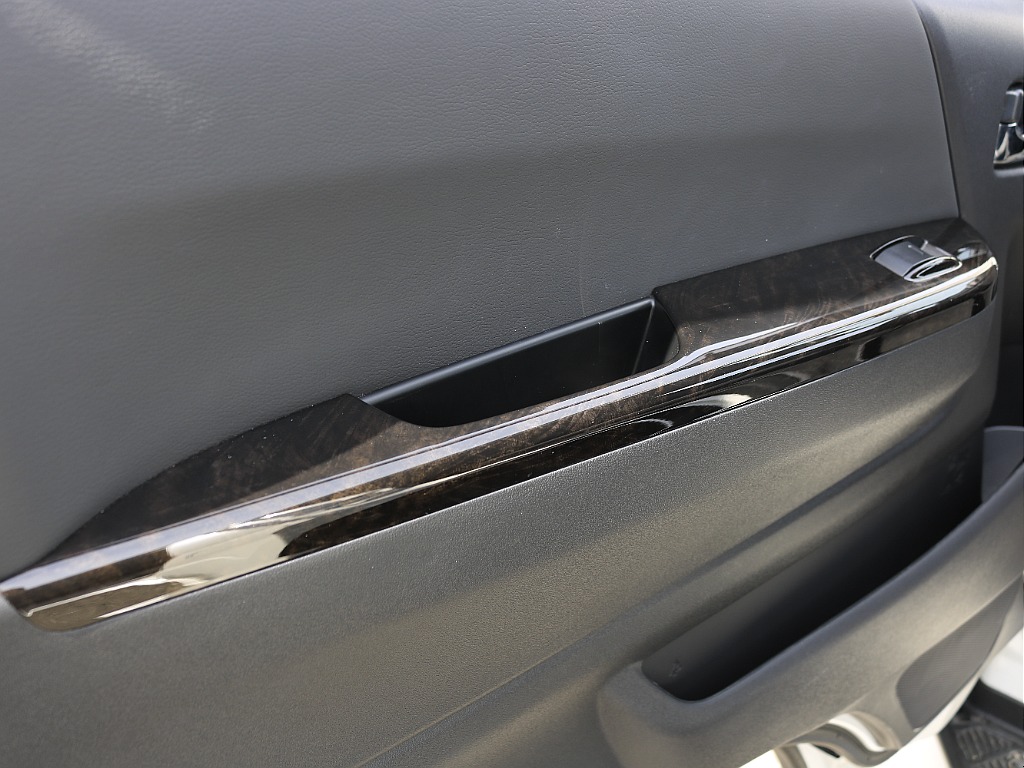 内外装、足回り、ナビと欲しい装備をパッケージングでコンプリートカスタム★もちろん追加カスタムもお任せください！どんなカスタムもお任せください！お客様のニーズに合わせたご提案をさせていただきます！