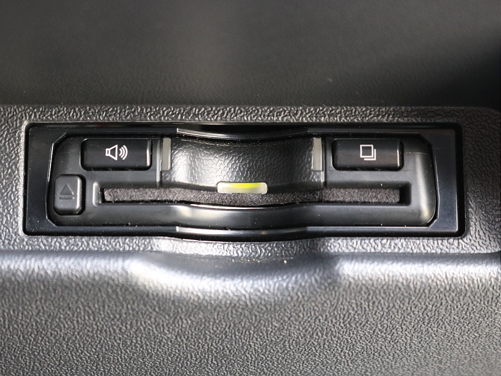 内外装、足回り、ナビと欲しい装備をパッケージングでコンプリートカスタム★もちろん追加カスタムもお任せください！どんなカスタムもお任せください！お客様のニーズに合わせたご提案をさせていただきます！