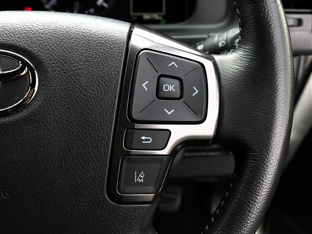 内外装、足回り、ナビと欲しい装備をパッケージングでコンプリートカスタム★もちろん追加カスタムもお任せください！どんなカスタムもお任せください！お客様のニーズに合わせたご提案をさせていただきます！