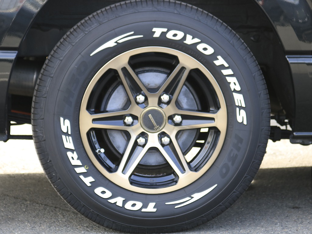 トヨタ ハイエースバン(13枚目)