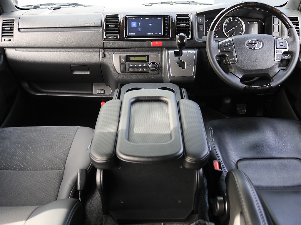 トヨタ ハイエースバン(16枚目)