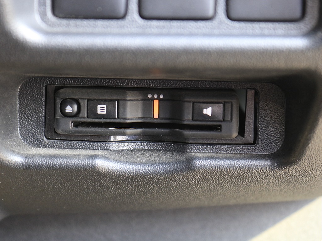 内外装、足回り、ナビと欲しい装備をパッケージングでコンプリートカスタム★もちろん追加カスタムもお任せください！どんなカスタムもお任せください！お客様のニーズに合わせたご提案をさせていただきます！